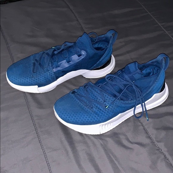 UNDER-ARMOUR STEPHEN CURRY CURRY 5 BASKETBALL SHOE - Picture 3 of 6